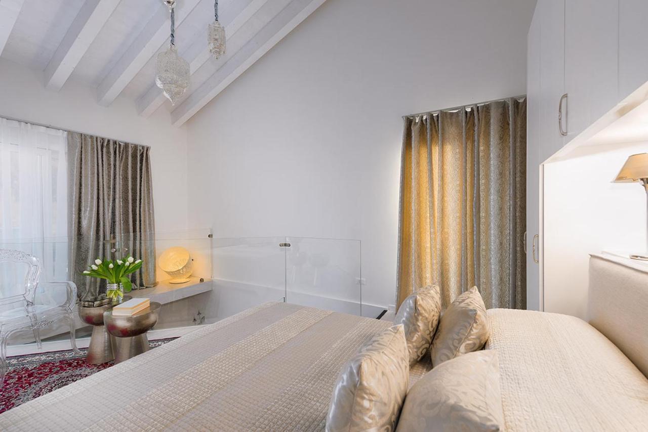 Villa Bianca Luxury Apartments Desenzano del Garda Esterno foto