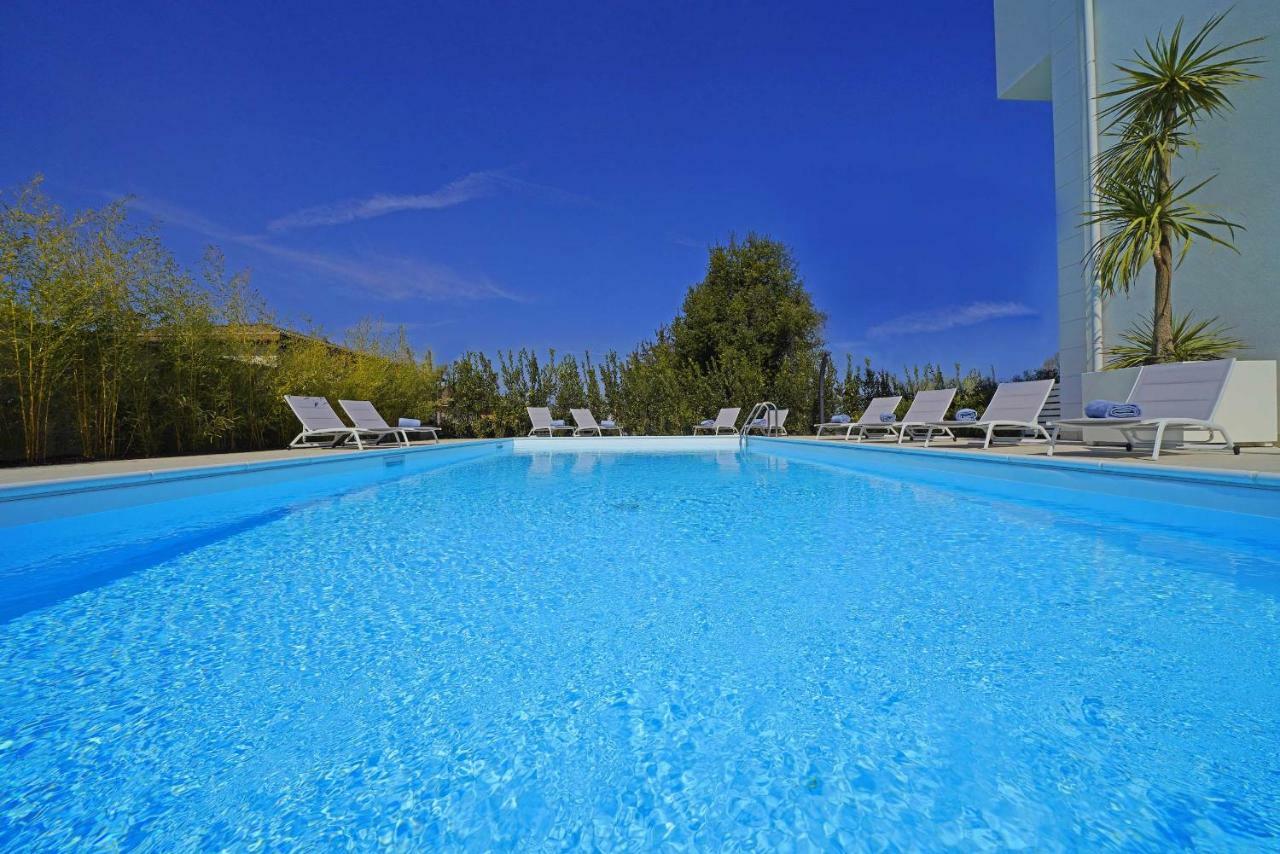 Villa Bianca Luxury Apartments Desenzano del Garda Esterno foto