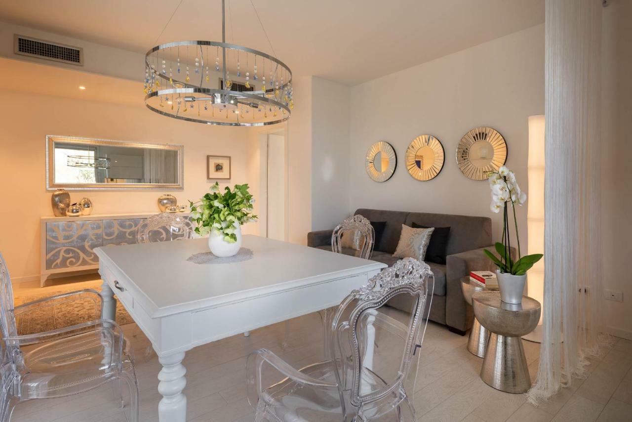 Villa Bianca Luxury Apartments Desenzano del Garda Esterno foto
