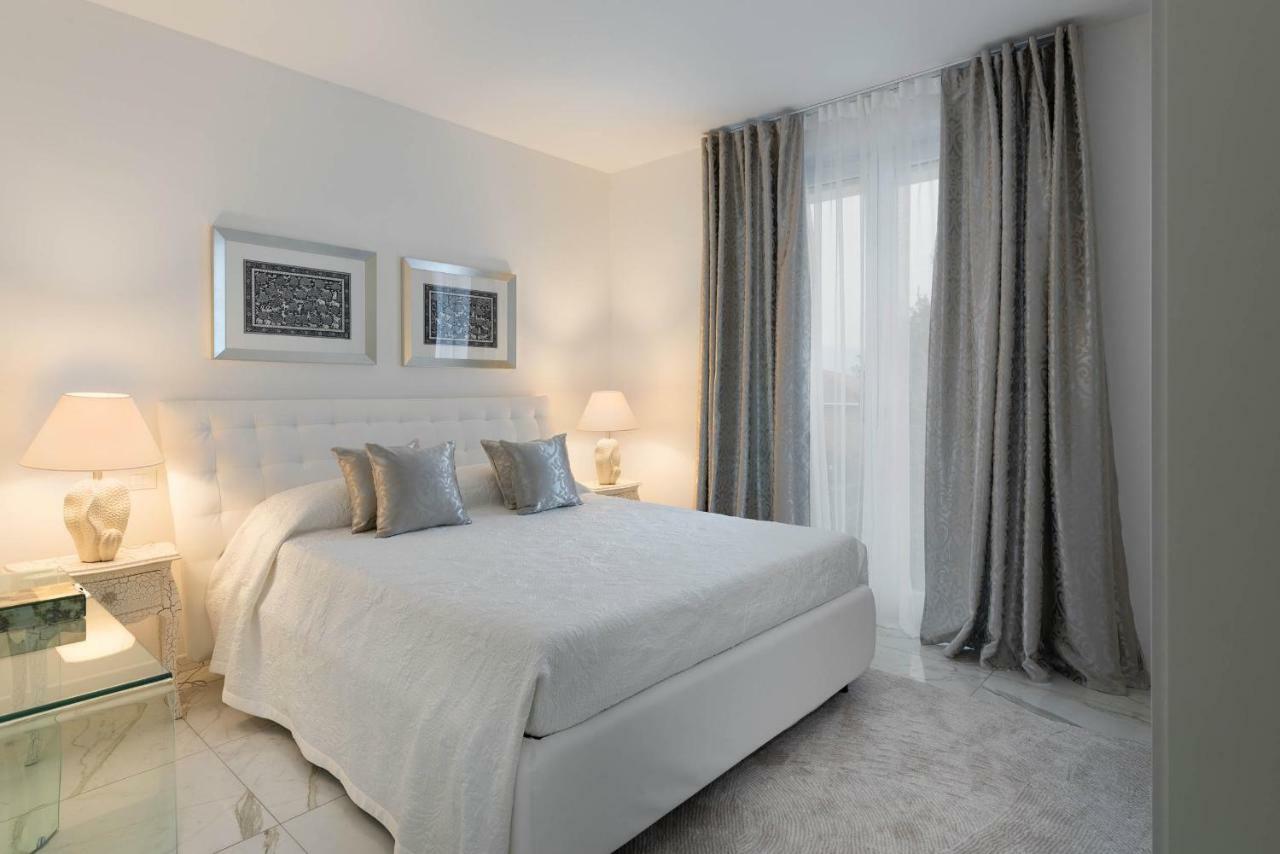 Villa Bianca Luxury Apartments Desenzano del Garda Esterno foto