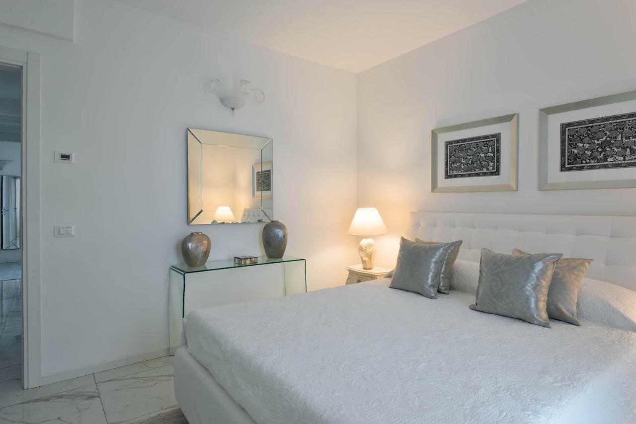 Villa Bianca Luxury Apartments Desenzano del Garda Esterno foto