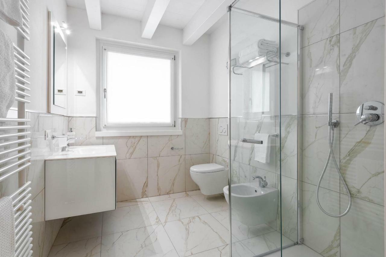 Villa Bianca Luxury Apartments Desenzano del Garda Esterno foto