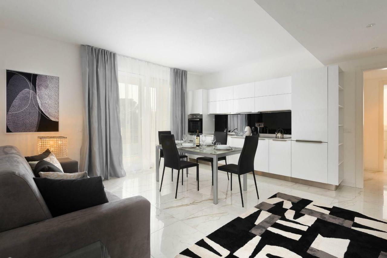 Villa Bianca Luxury Apartments Desenzano del Garda Esterno foto