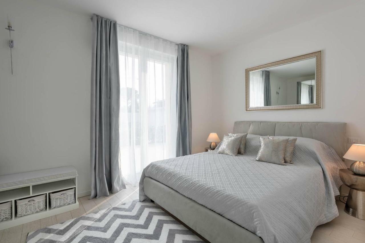Villa Bianca Luxury Apartments Desenzano del Garda Esterno foto