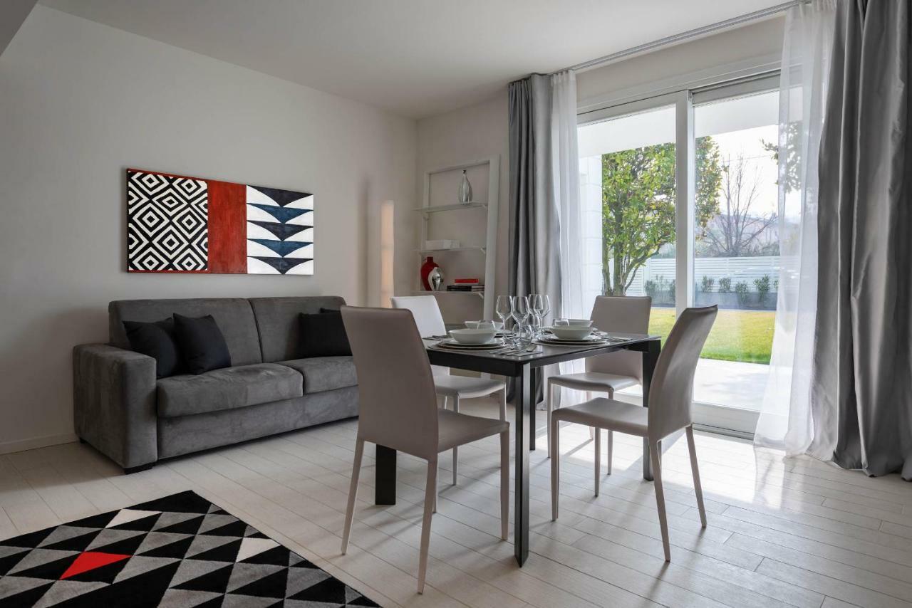 Villa Bianca Luxury Apartments Desenzano del Garda Esterno foto