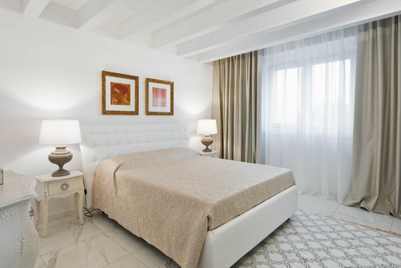 Villa Bianca Luxury Apartments Desenzano del Garda Esterno foto