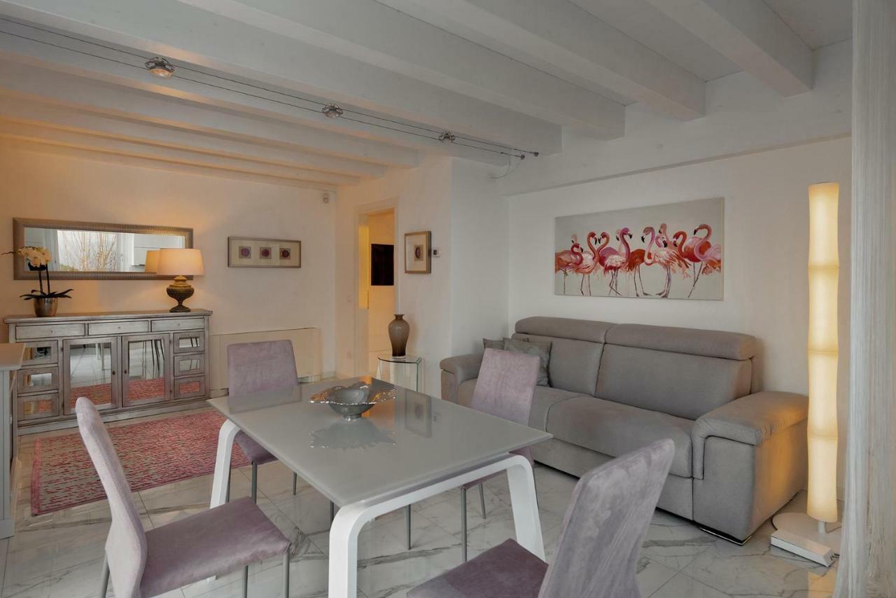 Villa Bianca Luxury Apartments Desenzano del Garda Esterno foto