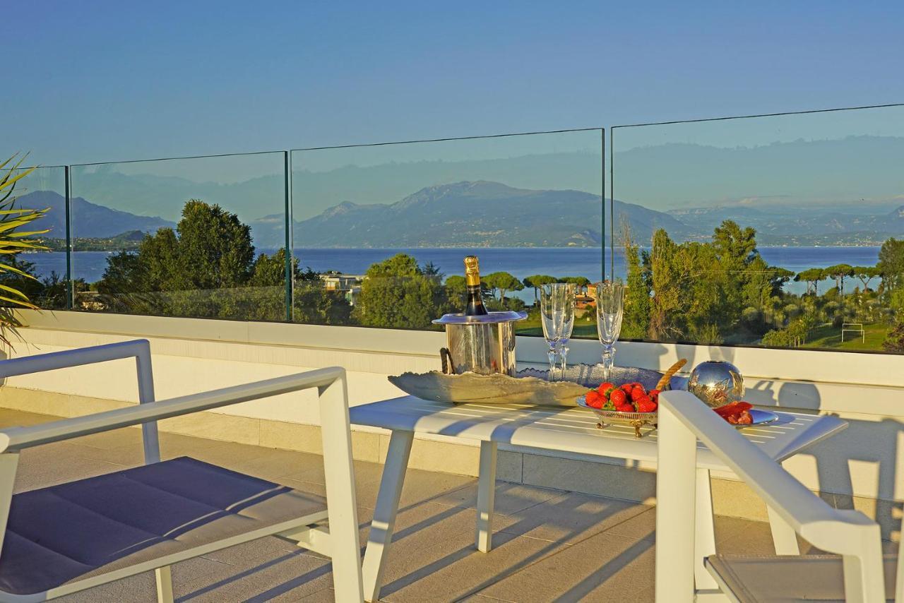 Villa Bianca Luxury Apartments Desenzano del Garda Esterno foto