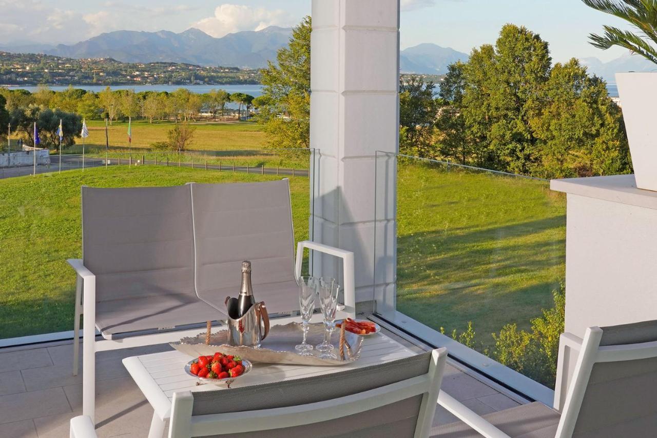 Villa Bianca Luxury Apartments Desenzano del Garda Esterno foto